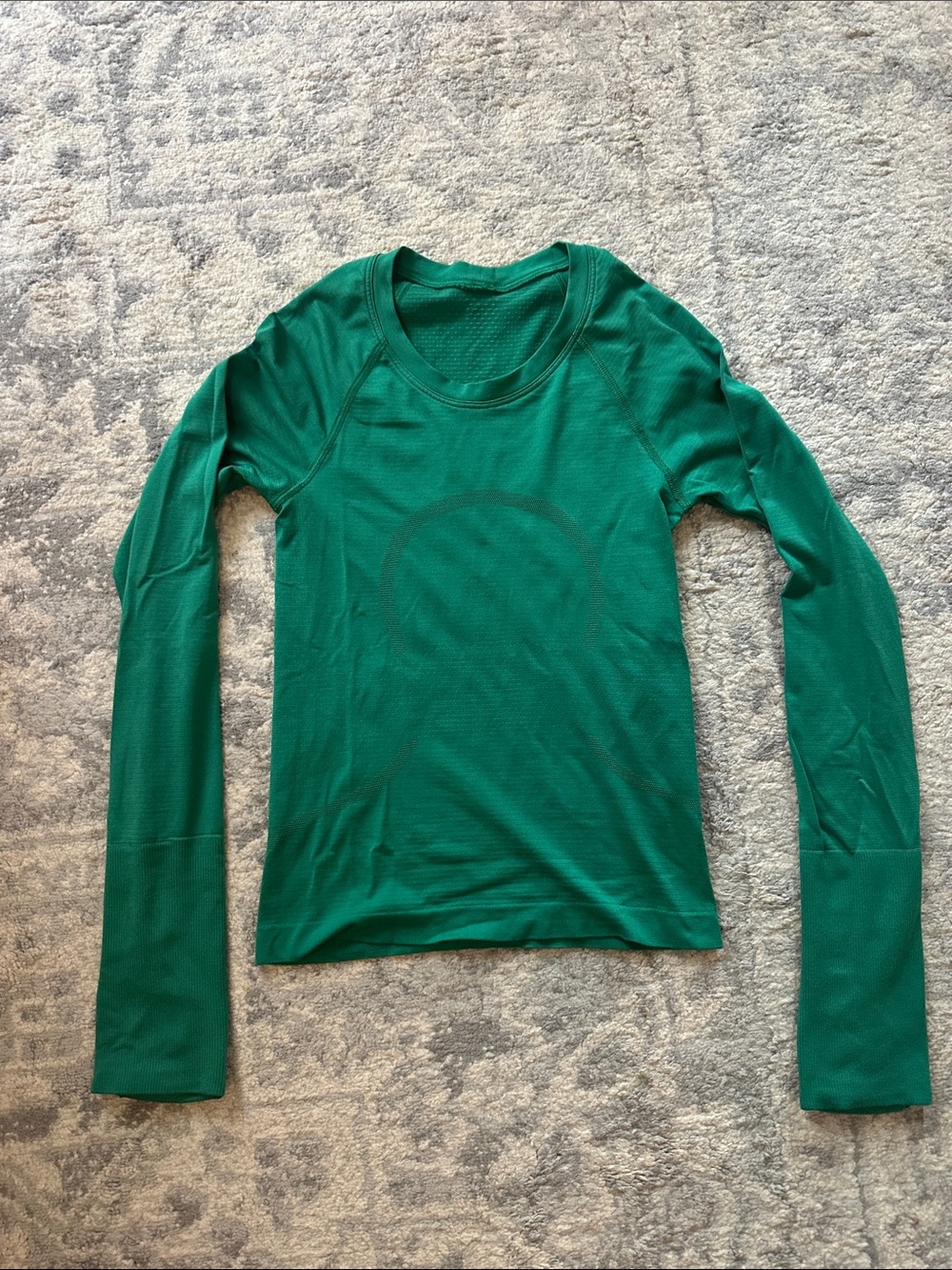Women’s lululemon Long-Sleeve size 4
